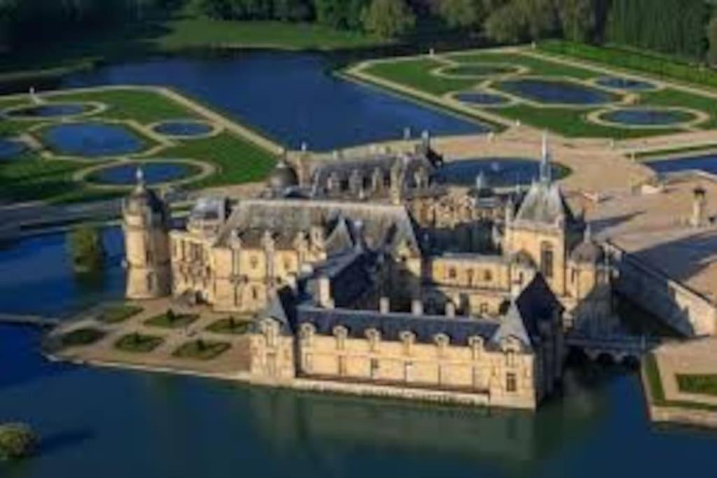 Superbe Appartement En Plein Centre Ville Viarmes Extérieur photo